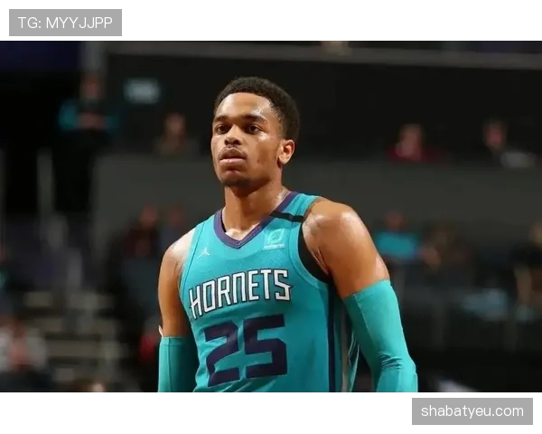 卡斯尔无球跑动制造空位，提升黄蜂外线火力