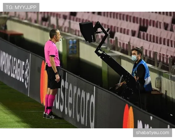 手臂位置判定如何影响足球手球犯规的裁判判罚逻辑解析