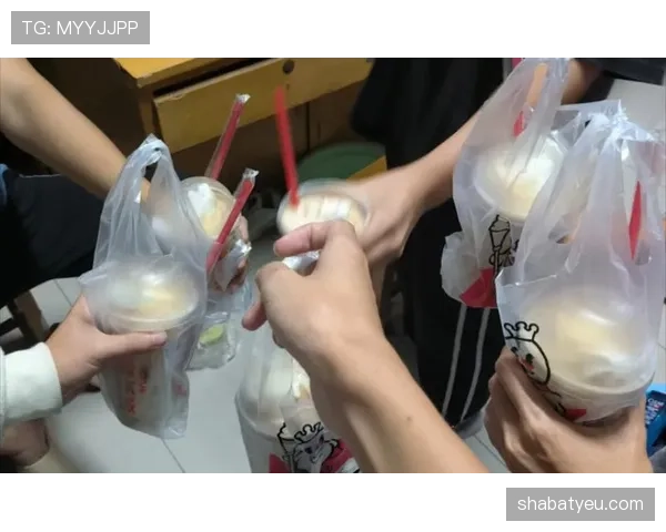 张楠赛场像冷面杀手，生活照却被室友爆出超爱喝奶茶？！