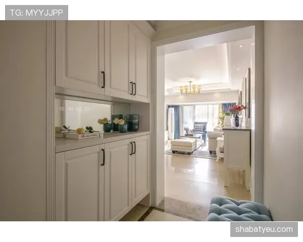 石智勇每天三点起床，家里倒是挺普通，但他鞋柜金光闪闪让我怀疑人生