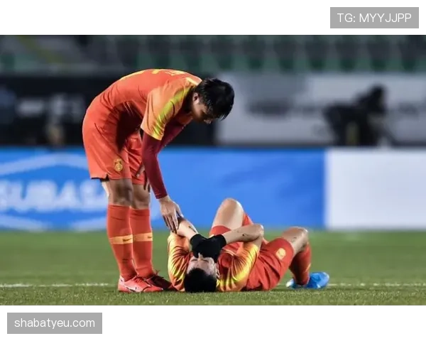 双重触球判罚标准及裁判判断中的关键细节解析