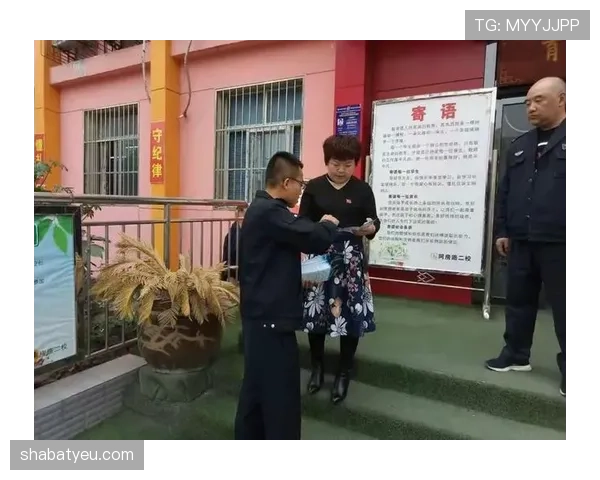 非法用手防守的判定标准与避免方法